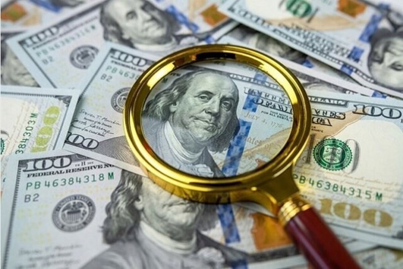 در بازار ارز تجاری؛ عبور دلار از مرز ۷۲ هزار تومان؛ یورو ریخت