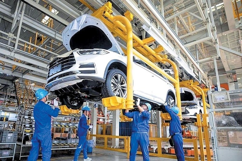 تهدید وزیر صمت: با ادامه گرانی خودروهای مونتاژی تعرفه واردات را تغییر می‌دهیم