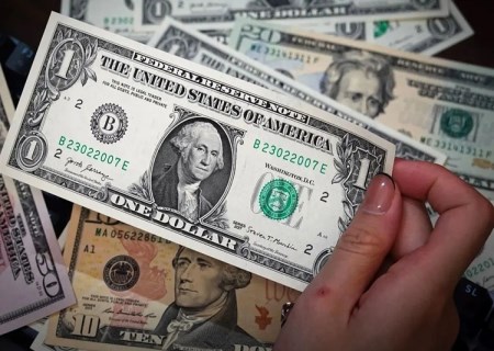 اقدام جدید بانک مرکزی علیه گرانی دلار؛ پیش‌فروش ارز صادراتی کلید خورد