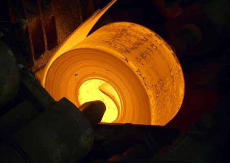 ورق گرم در آستانه ۲۰۲۶؛ بازار همچنان محتاط