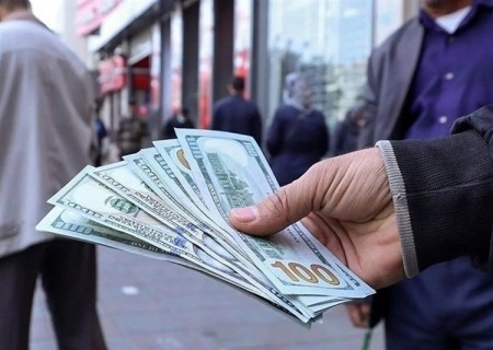 نفس‌گیری دلار؛ قیمت دلار از دروازه جهنمی عبور می‌کند؟