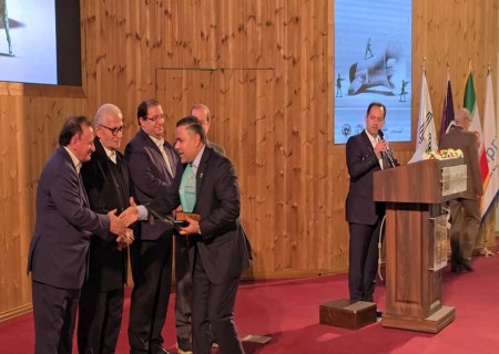 نشان ویژه روابط عمومی بحران به‌ ویژه در جنگ تحمیلی ۱۲ روزه به روابط عمومی شرکت فولاد خوزستان اعطا شد