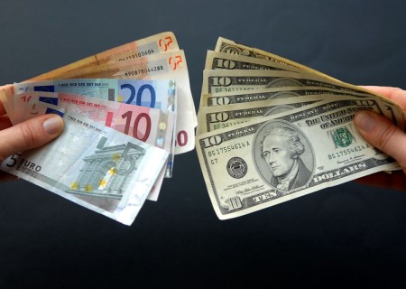 امروز در بازار ارز تجاری؛ قیمت دلار ثابت و یورو ارزان شد