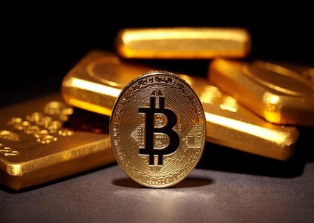 بازار ۲۰۲۵ واژگون شد؛ طلا صعود کرد، بیت‌کوین زمین خورد