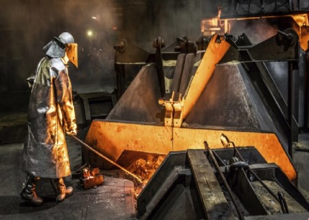 رشد همزمان فولاد خام و آهن اسفنجی؛ فولاد مبارکه بار تولید کشور را به دوش کشید
